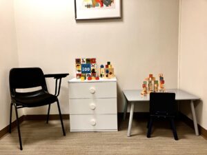 Room with chairs, toys, and many resources for clinicians to conduct aba therapy, occupational or speech services.